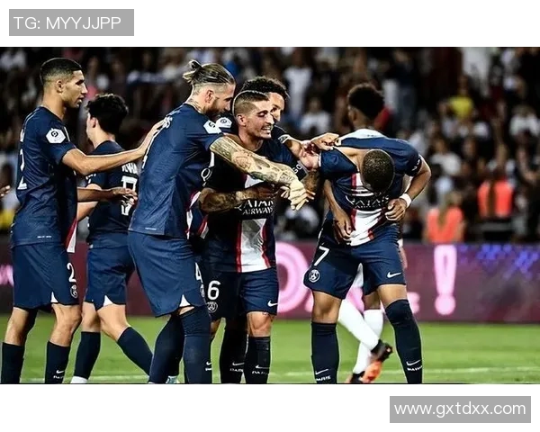 篮网与小牛队激战正酣球星对决引发球迷热议与期待 篮网与小牛队激战正酣球星对决引发球迷热议与期待