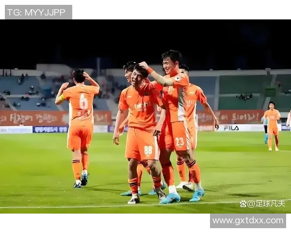 蔚山现代与江源的激烈对决揭示韩国足球新格局的精彩瞬间 蔚山现代与江源的激烈对决揭示韩国足球新格局的精彩瞬间