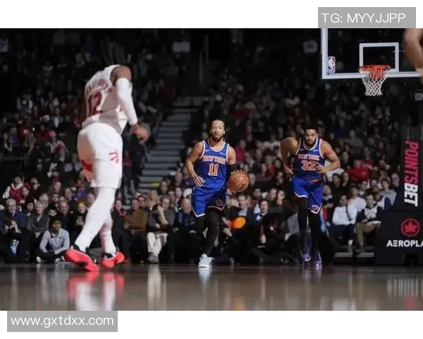 纽约尼克斯与猛龙激战正酣球迷期待精彩对决与绝妙表现