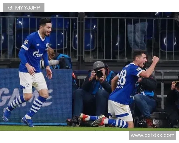 莫火车与沙尔克的激烈对决揭示了德甲赛场的竞争魅力与球队实力的较量